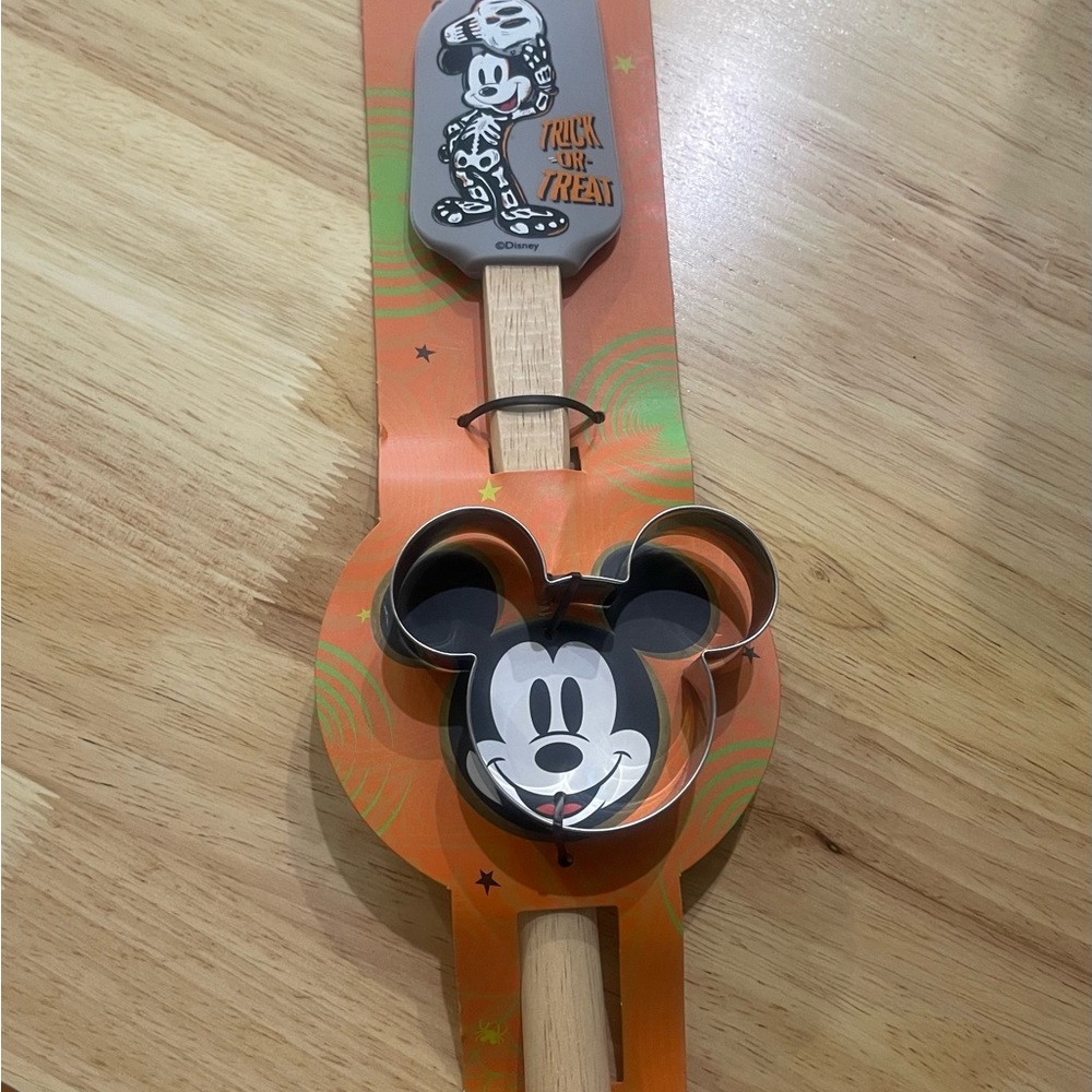 Disney Mickey Mouse Trick or Treat Baking Set - Orange and Black